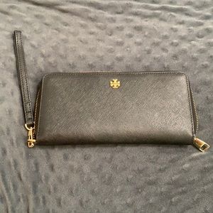 Tory Burch Emerson Continental Wallet in Black